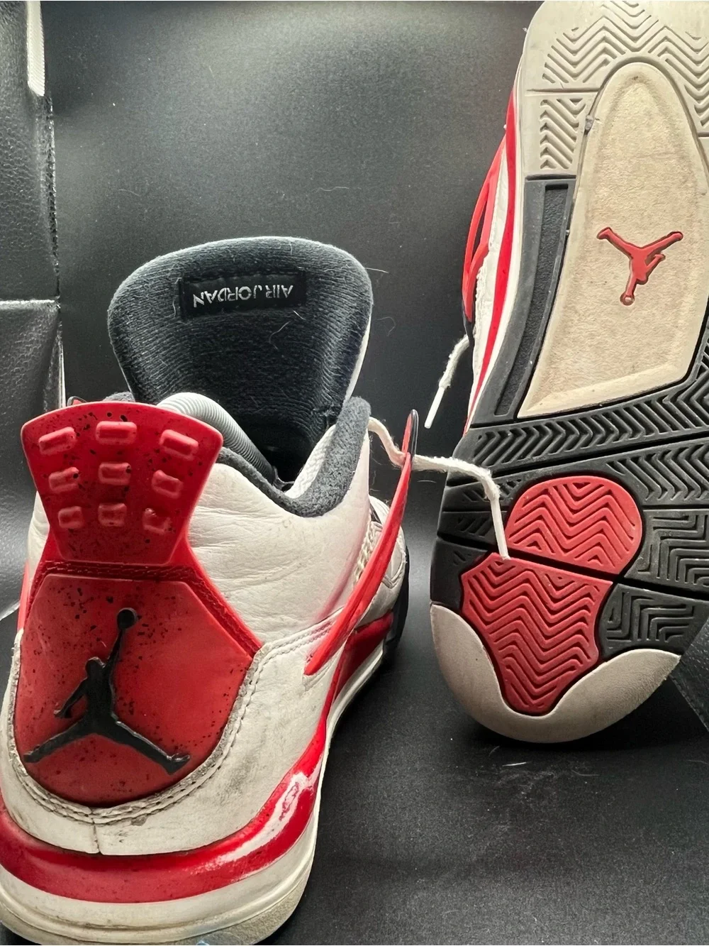 Air Jordan 4 fire red (2020) Boys size 7